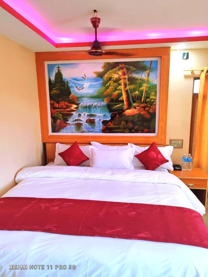 Hotel National Park- A Peaceful Family Home Where You Can Stay Peace And Enjoy And Organize The Wildlife Safari Chitwan Eksteriør bilde