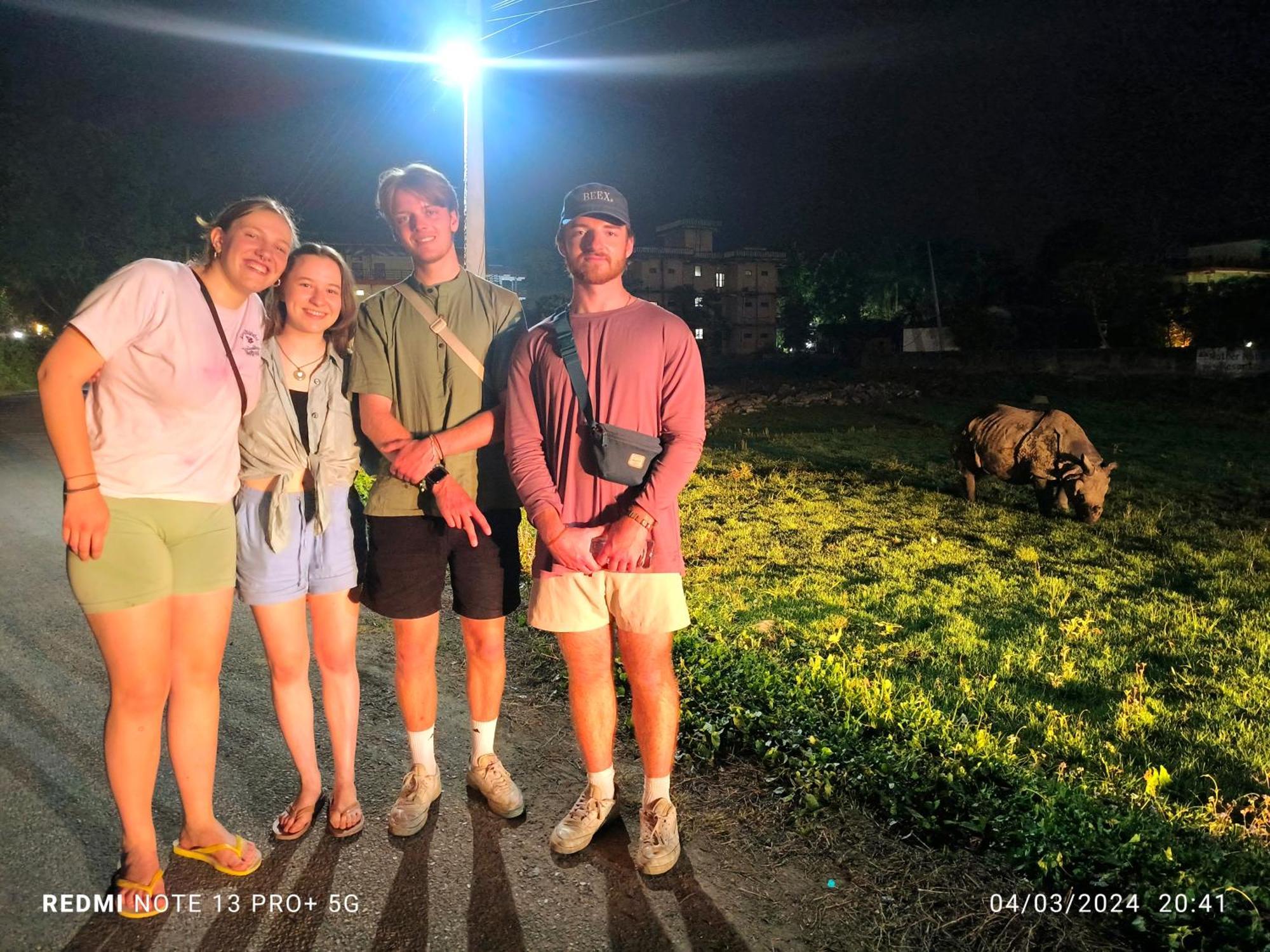 Hotel National Park- A Peaceful Family Home Where You Can Stay Peace And Enjoy And Organize The Wildlife Safari Chitwan Eksteriør bilde