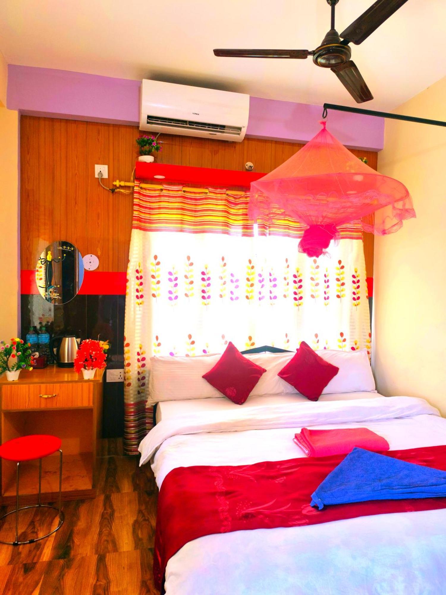 Hotel National Park- A Peaceful Family Home Where You Can Stay Peace And Enjoy And Organize The Wildlife Safari Chitwan Eksteriør bilde